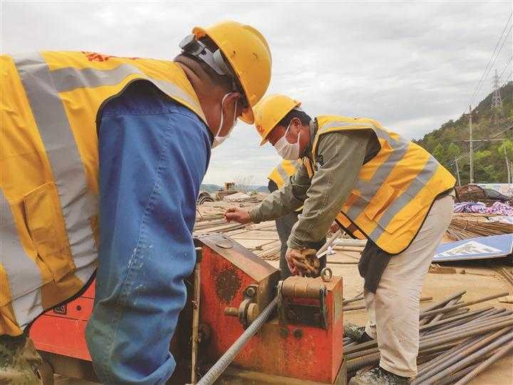 生产生活秩序逐步恢复 综改建投复工项目全线铺开