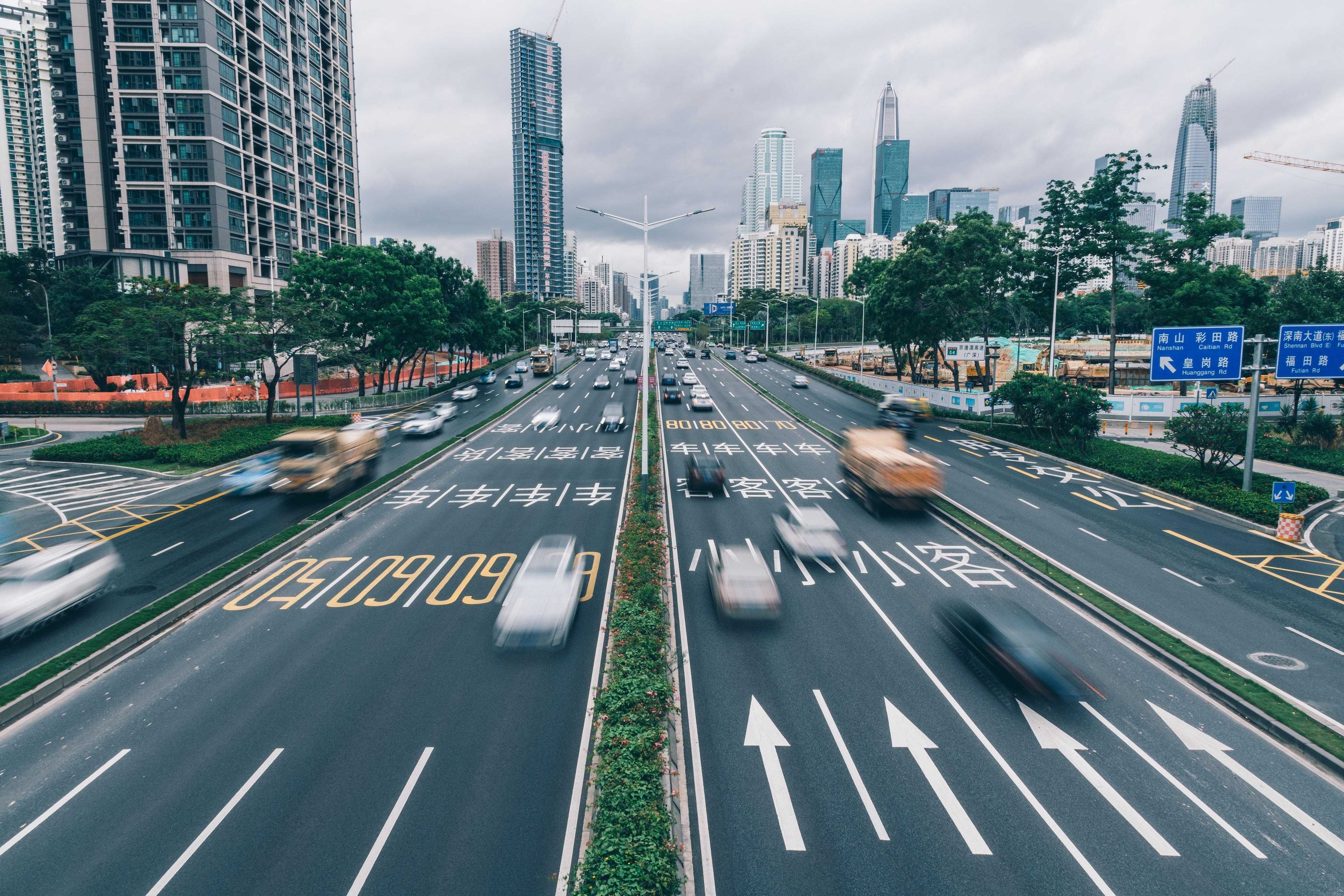 营造整洁顺畅的交通环境 我市集中整治违规路障设施