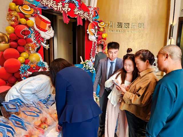 万科内卷产品力，新一代公园宽幕大宅，样板间璀璨亮相！