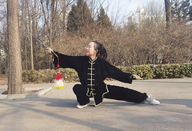 舒缓压力 “武”动青春 年轻人热衷中式健身