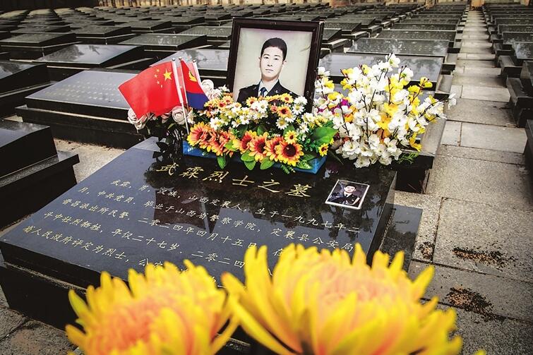 英模精神永流传 武霖事迹报告会走进中北大学 