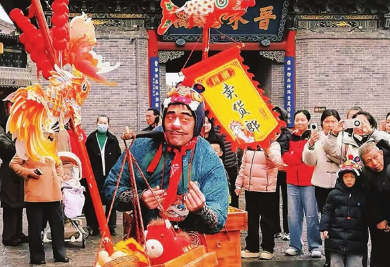 “卖货郎”带热古县城 演出时段游客爆棚