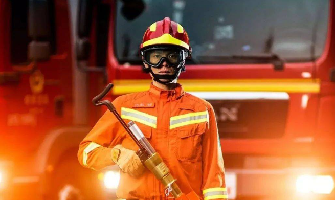 逃离还是躲避 向上还是往下 高层建筑起火如何逃生自救