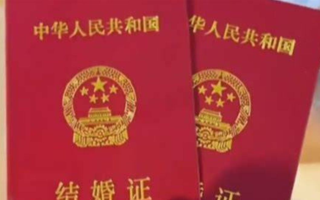 记录甜蜜瞬间 好日子“520”带火“领证跟拍”