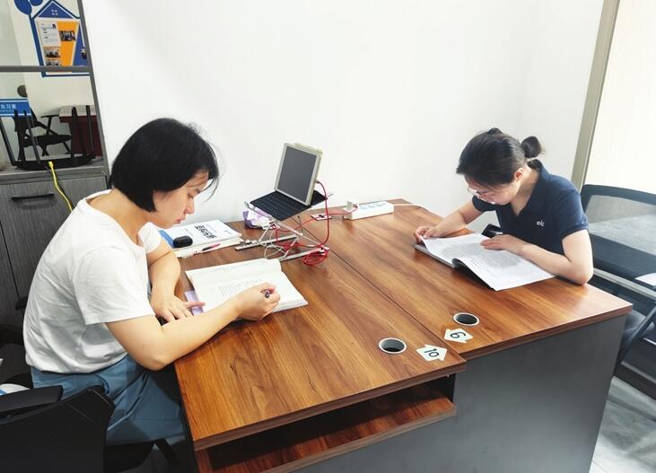 家门口的“专属书房” 社区共享自习室受欢迎